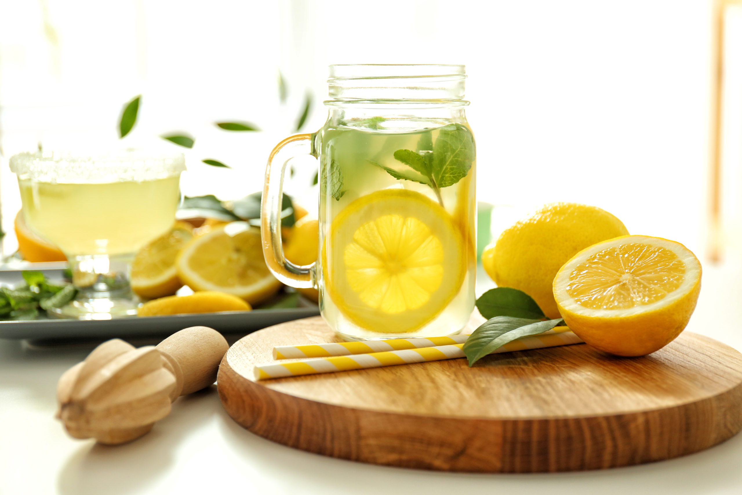 citron et citron pressé dans une cuisine